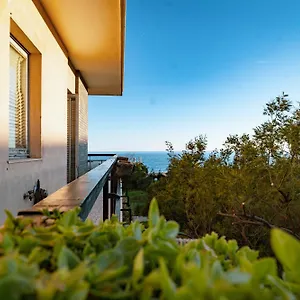 londa-giusta.hotelitalianriviera.com/